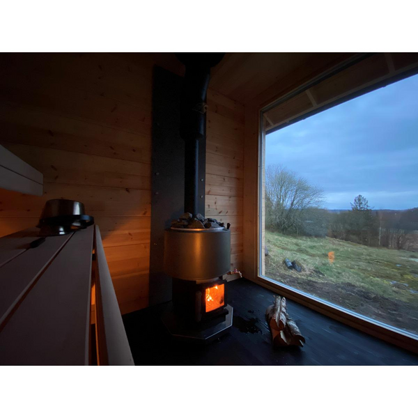 Puukiuas Narvi Luosto VS Black vesisäiliöllä