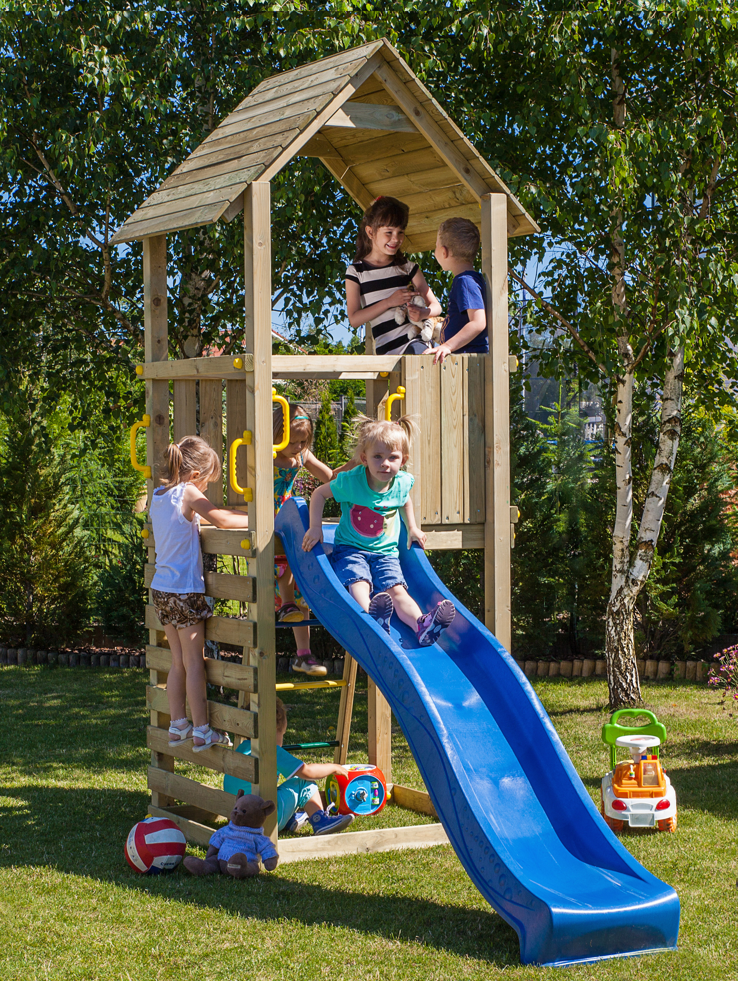 Kiipeilytorni Fungoo Carol1 liukumäellä