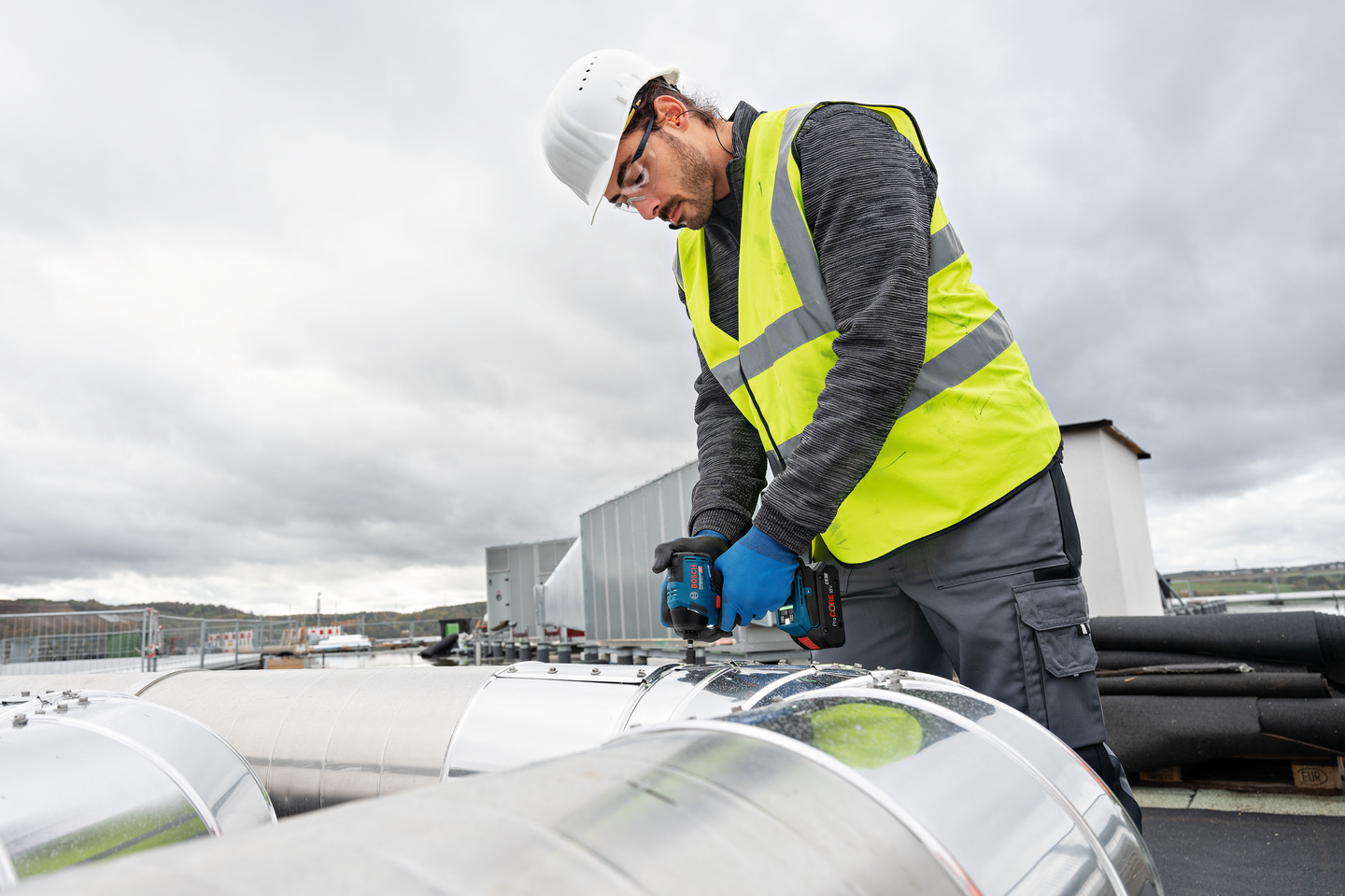 Akkuiskuruuvinväännin Bosch GDR 18V-220 C 2x5,0Ah + GAL 18V-40 + GCY + L-Boxx