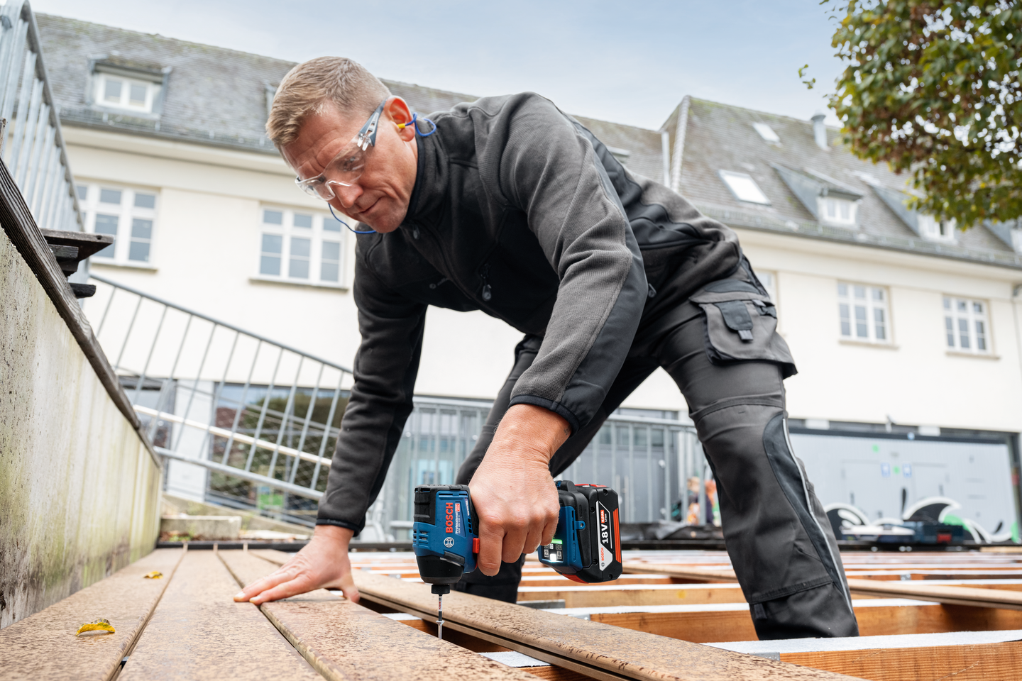 Akkuiskuruuvinväännin Bosch GDR 18V-220 C 2x5,0Ah + GAL 18V-40 + GCY + L-Boxx