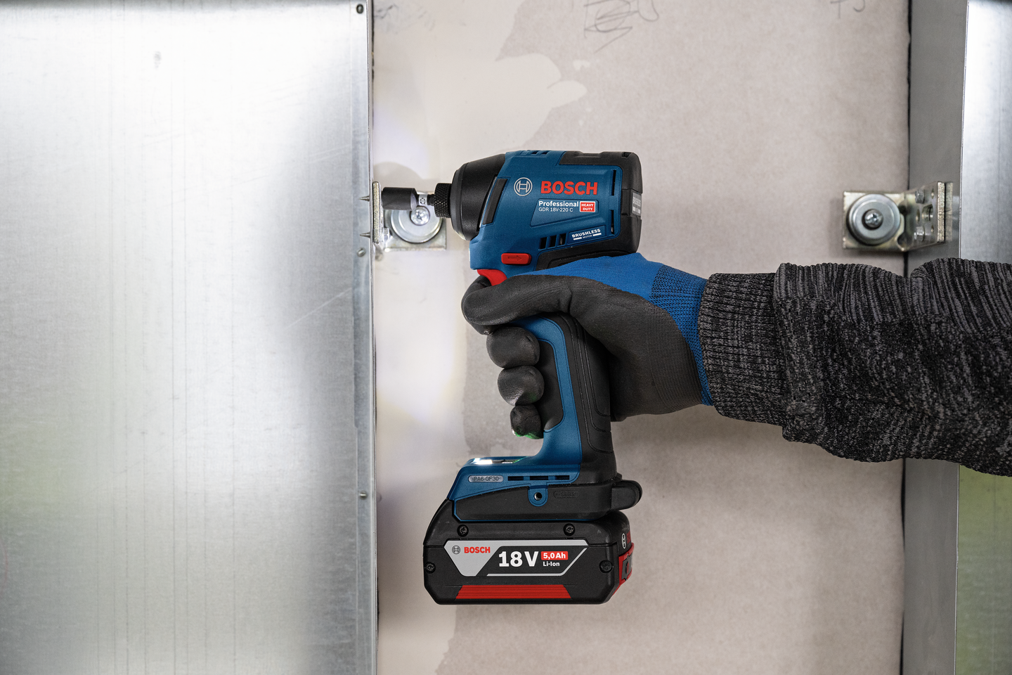 Akkuiskuruuvinväännin Bosch GDR 18V-220 C 2x5,0Ah + GAL 18V-40 + GCY + L-Boxx