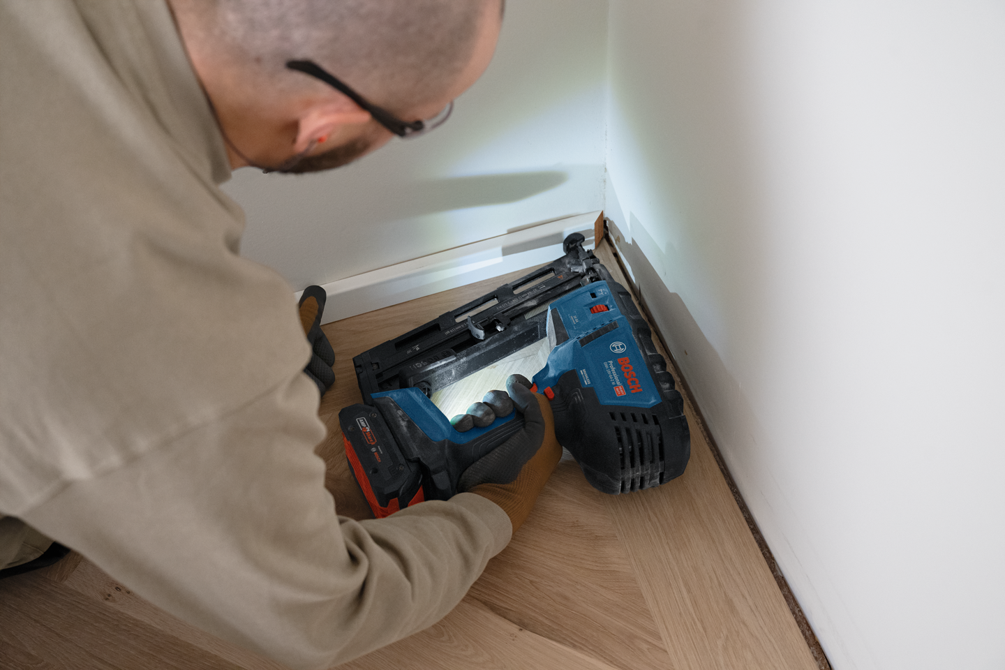 Akkuviimeistelynaulain Bosch GNH 18V-64-2 M Solo