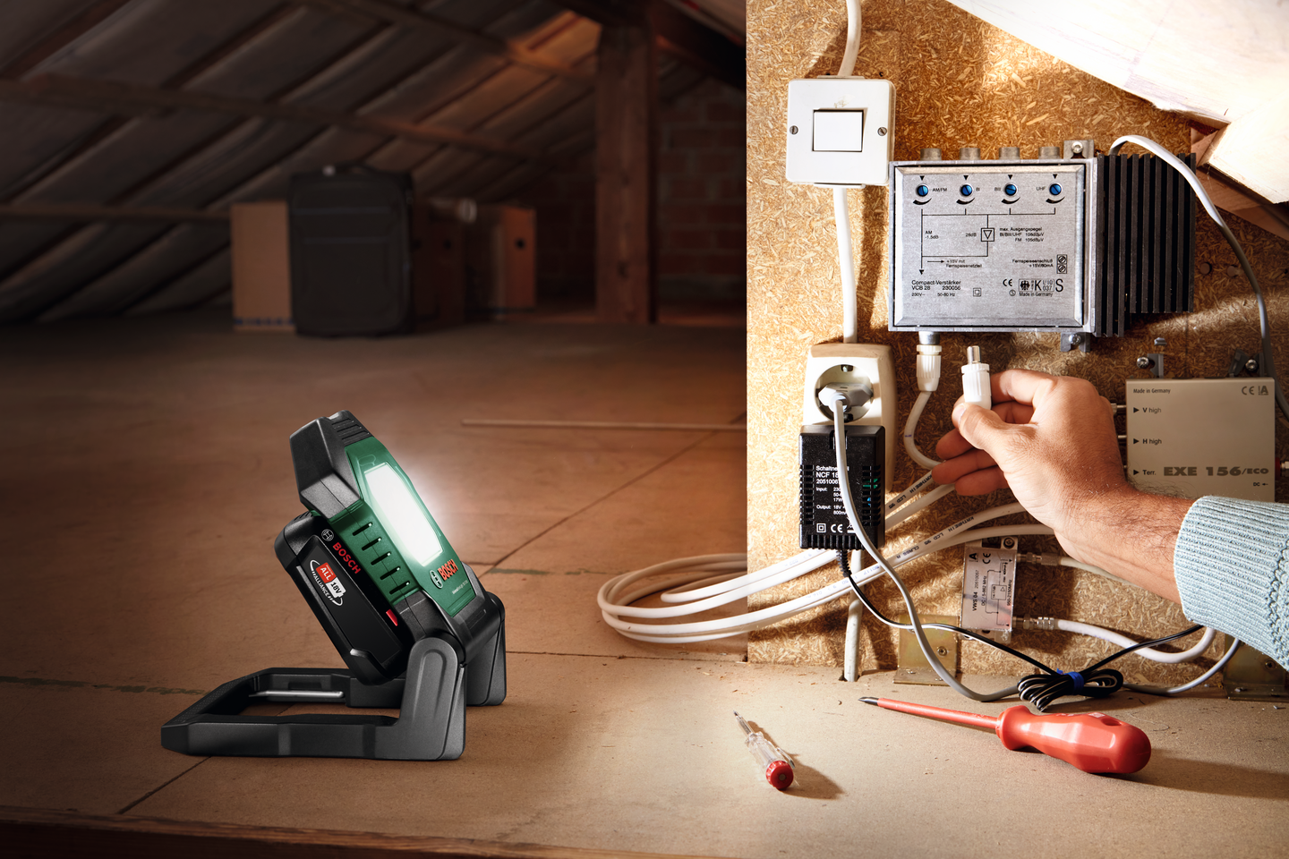 Akkulamppu Bosch UniversalWorkLight 18V-2100 Solo