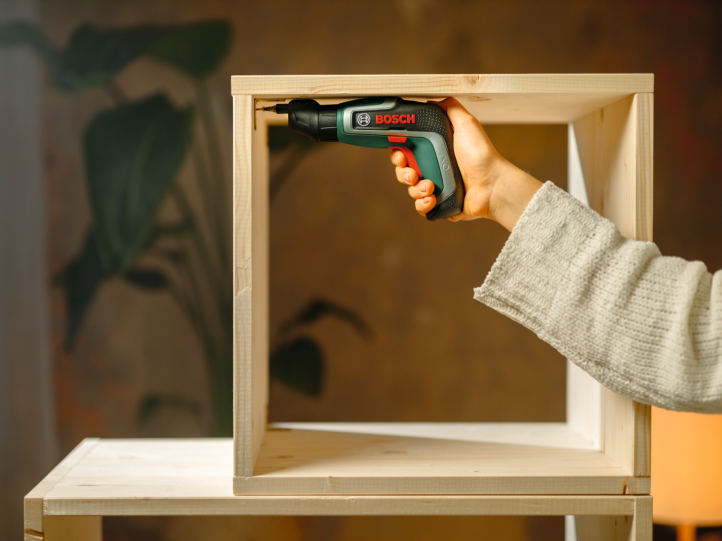 Akkuruuvinväännin Bosch IXO 7 + räikkäsarja