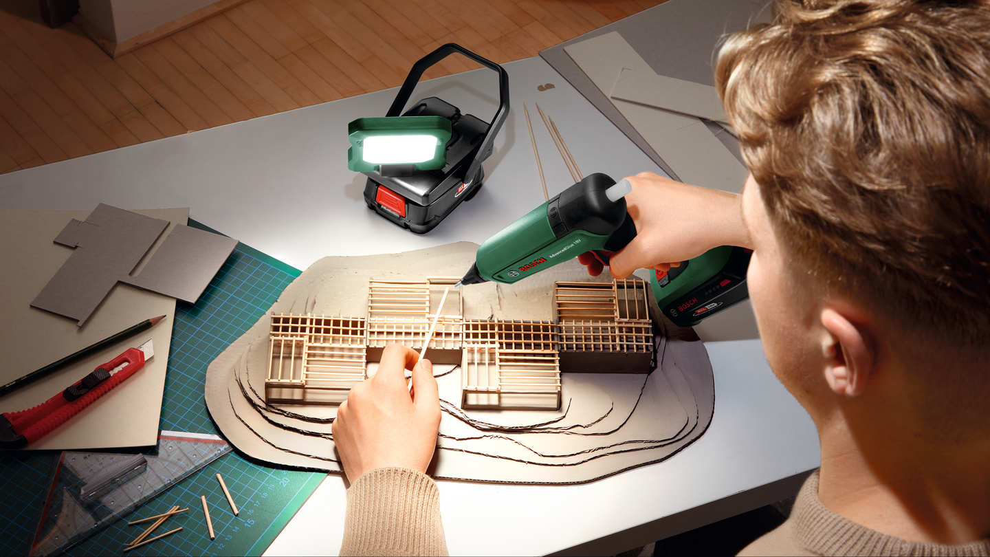 Akkuvalaisin Bosch EasySpotLight 18V-400 Solo