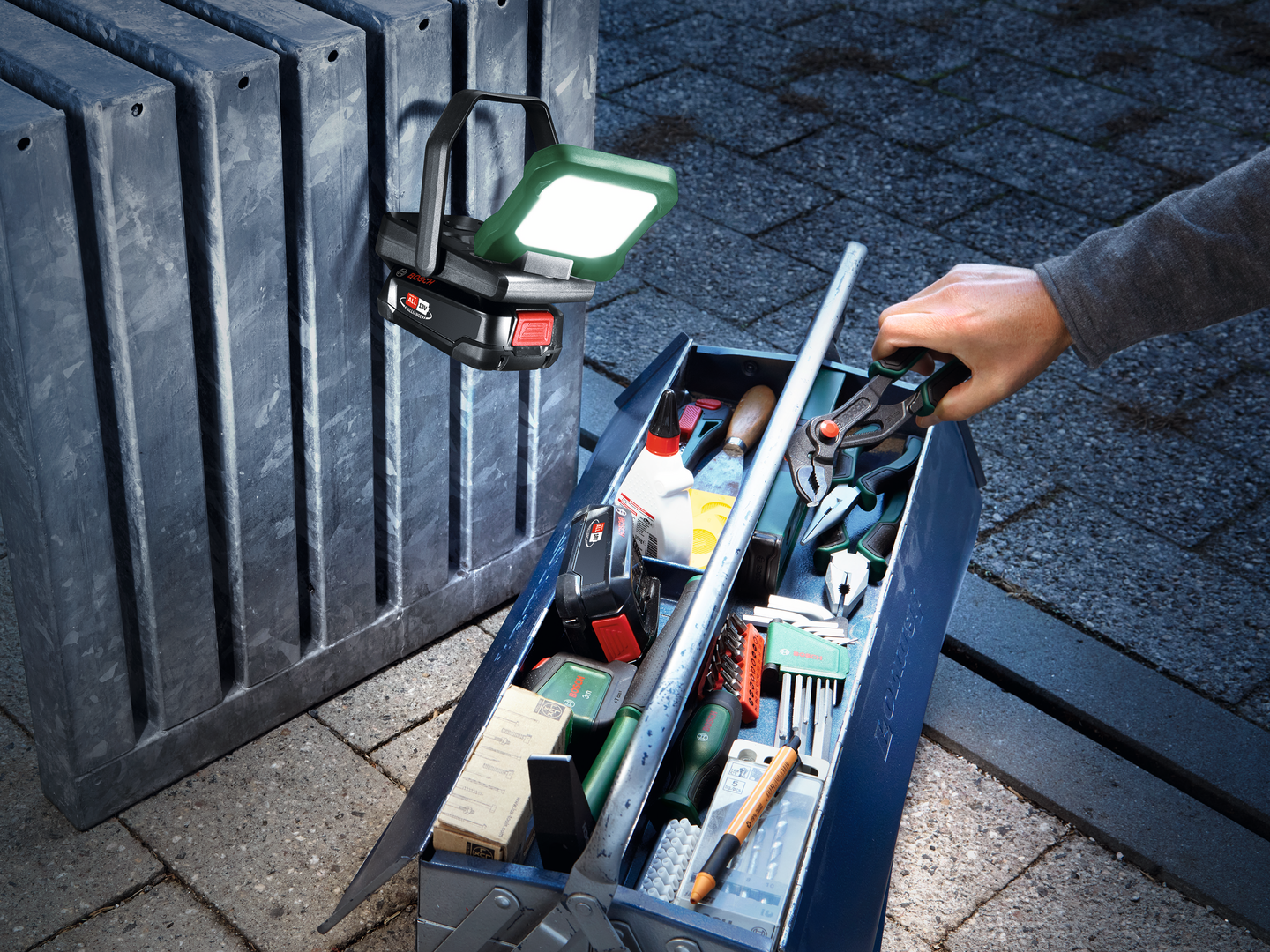 Akkuvalaisin Bosch EasySpotLight 18V-400 Solo