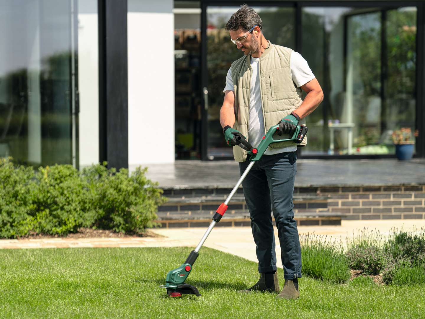 Akkuruohotrimmeri Bosch UniversalGrassCut 18V-23-450 Solo + lisäsiima