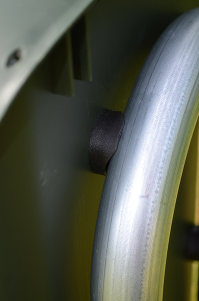 Postilaatikon jalka BOBI BOW sinkitty