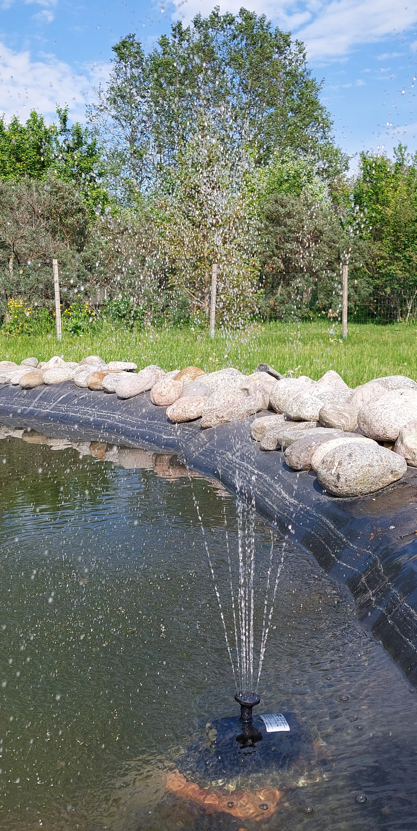 Suihkulähdepumppu FXA 18V/20W aurinkokennot + akku