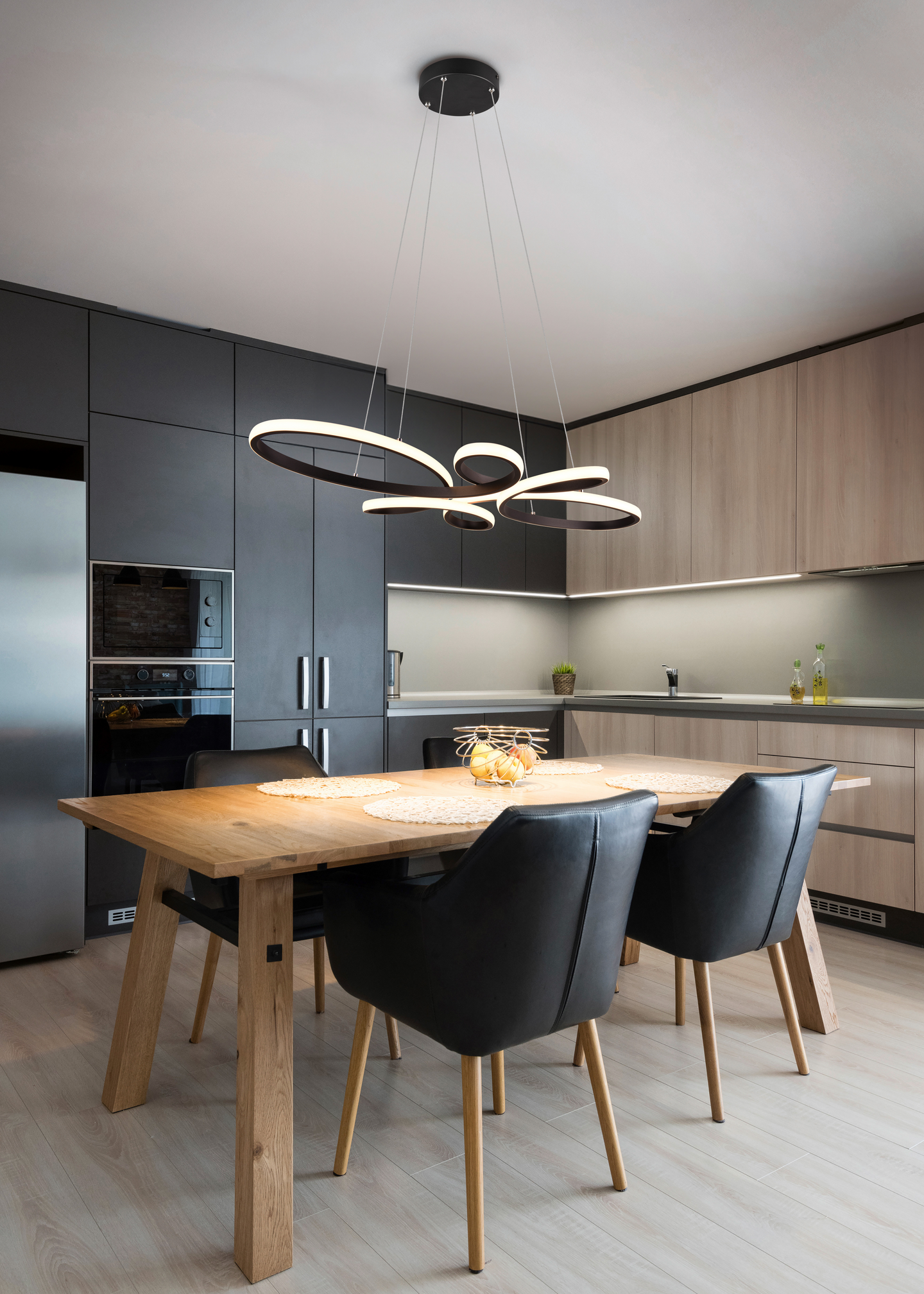 Riippuvalaisin TRIO Fly 32W mattamusta