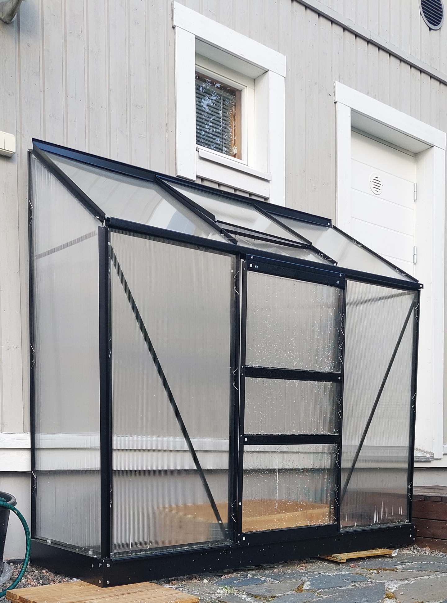 Seinäkasvihuone Goodiy 64x193x182cm musta