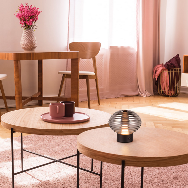 Pöytävalaisin TRIO Earl led 1,5W 100lm mattamusta/savu ladattava