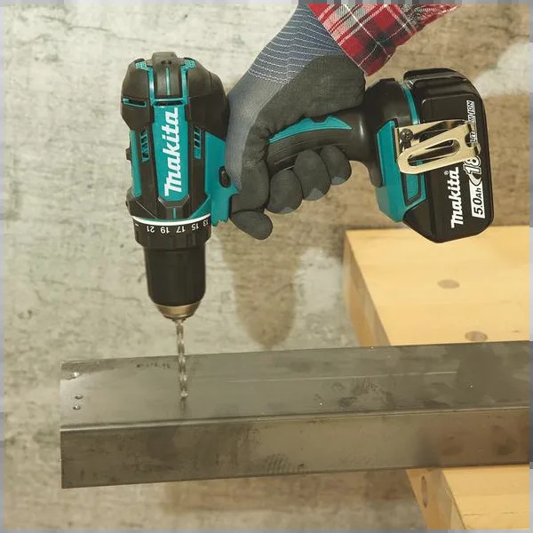 SKRUVDRAGARE MAKITA  DDF484RGJ 18V 6Ah