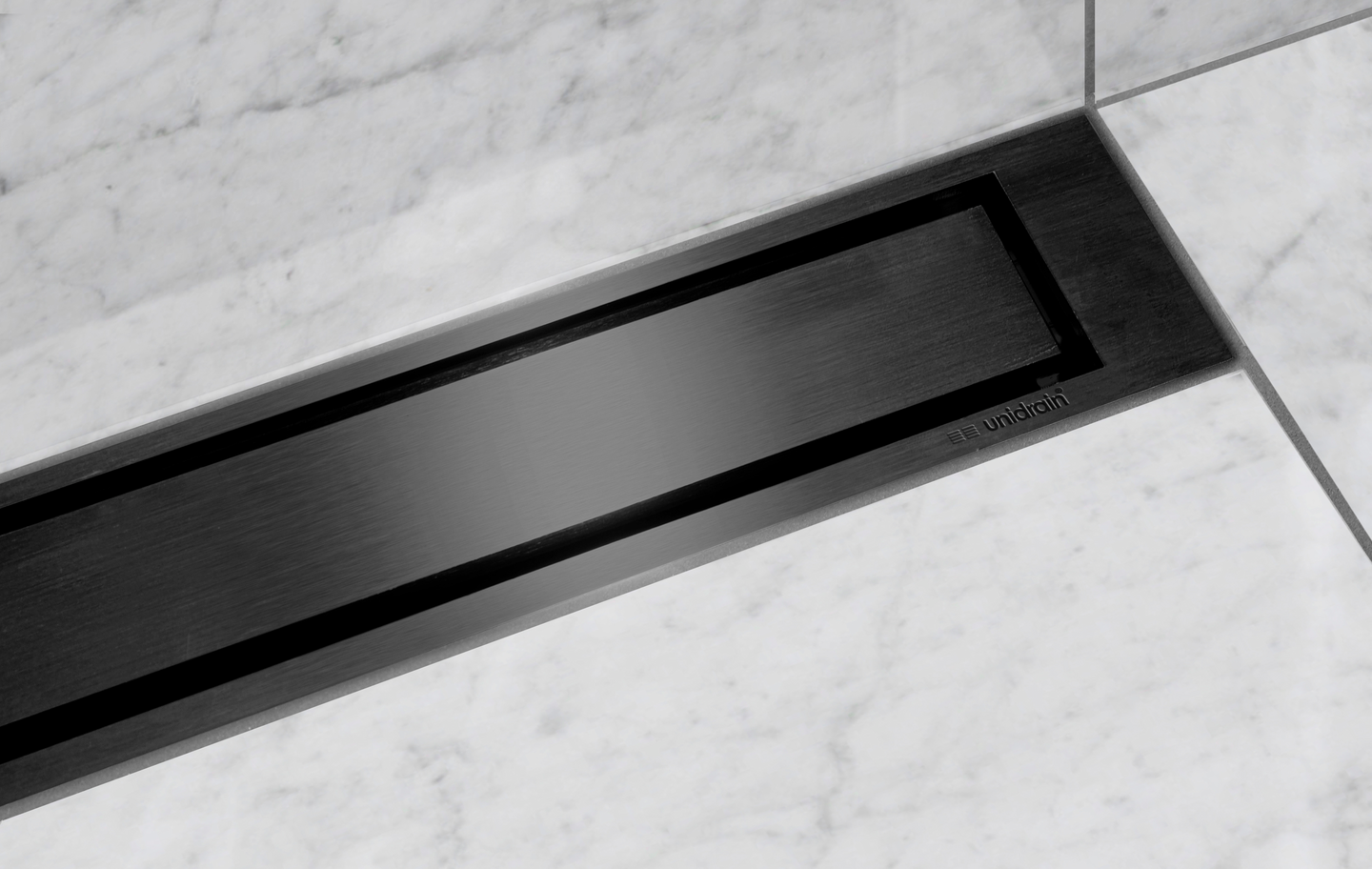 Paneeli Unidrain 1920 musta