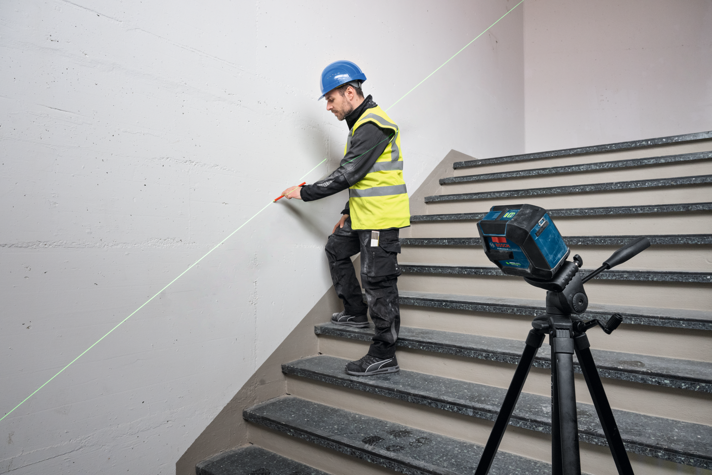 Linjalaser Bosch GLL 20-22 G 4x1,5V AA + tasku