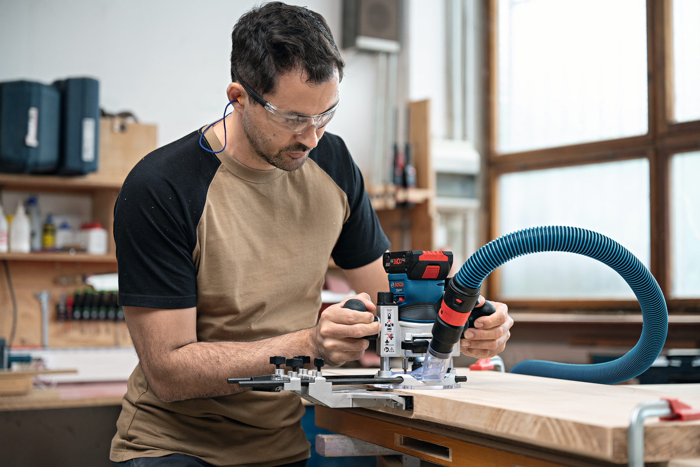 Akkuyläjyrsin Bosch GKF 18V-8 Solo