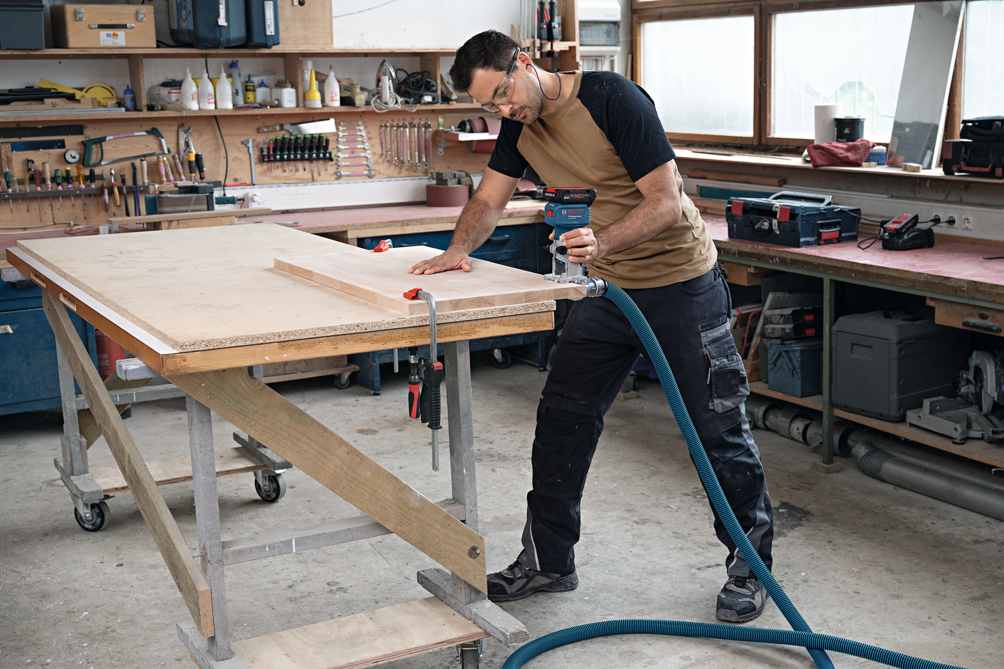 Akkuviimeistelyjyrsin Bosch GLF 18V-8 Solo