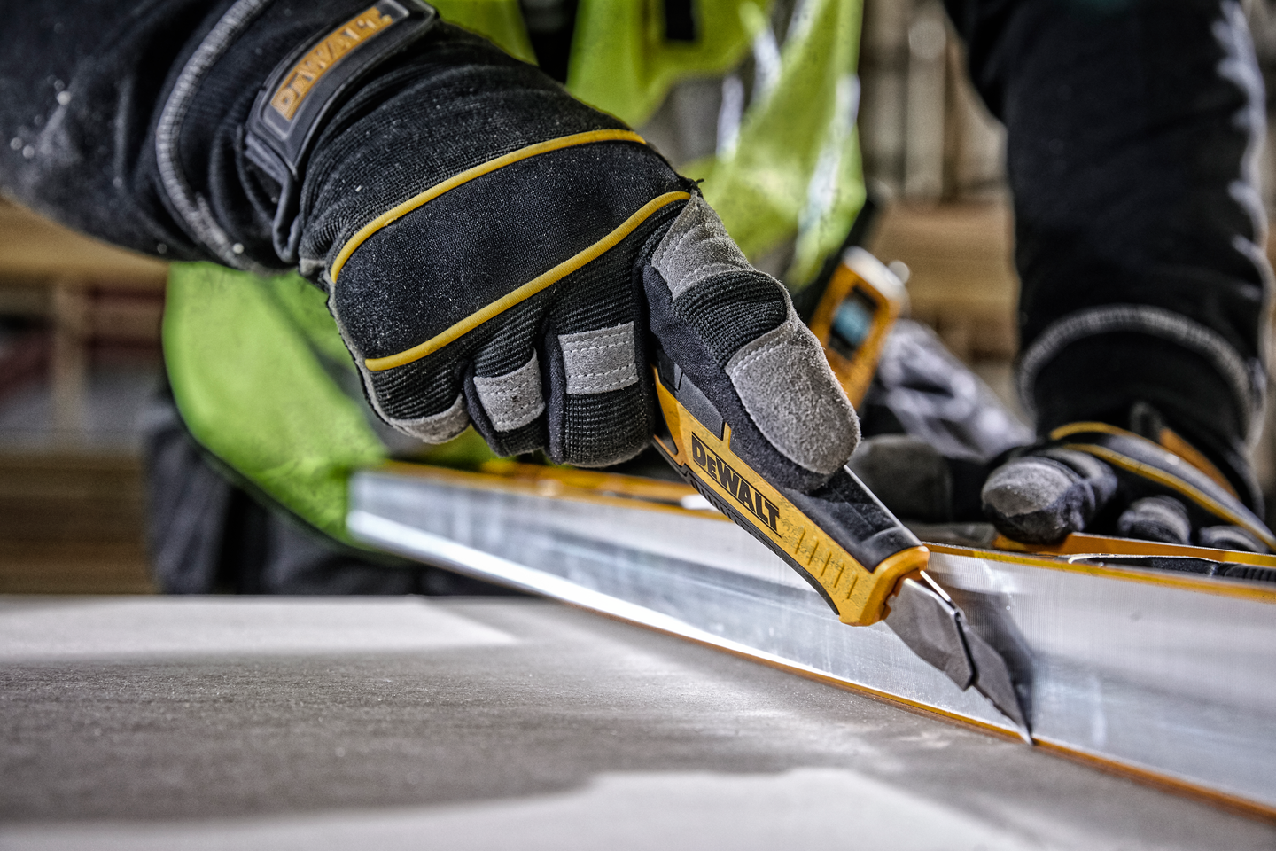 Katkoteräveitsi Dewalt pyöreä terälukko 18mm