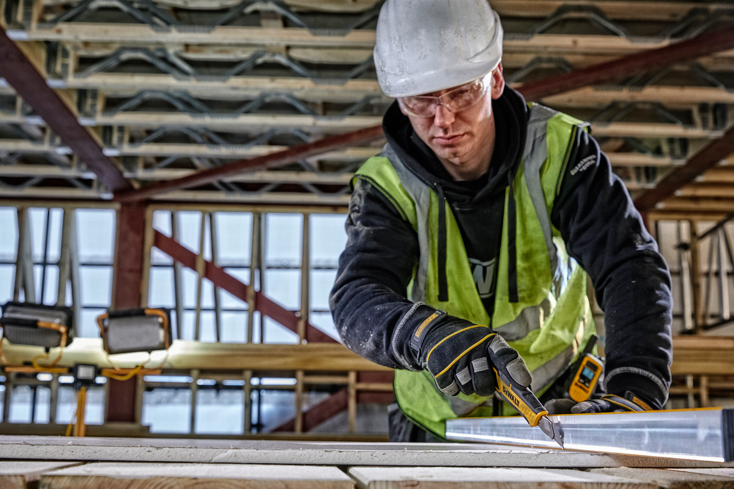 Katkoteräveitsi Dewalt pyöreä terälukko 18mm