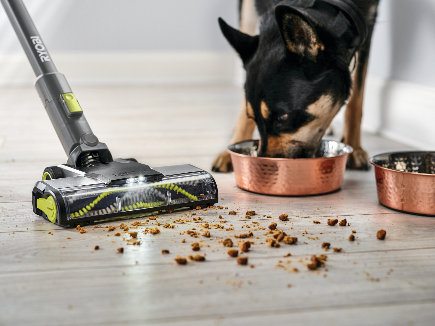 Varsi-imuri Ryobi RSVS18BL-0 18V ONE+ hiiliharjaton moottori ei akkua mukana