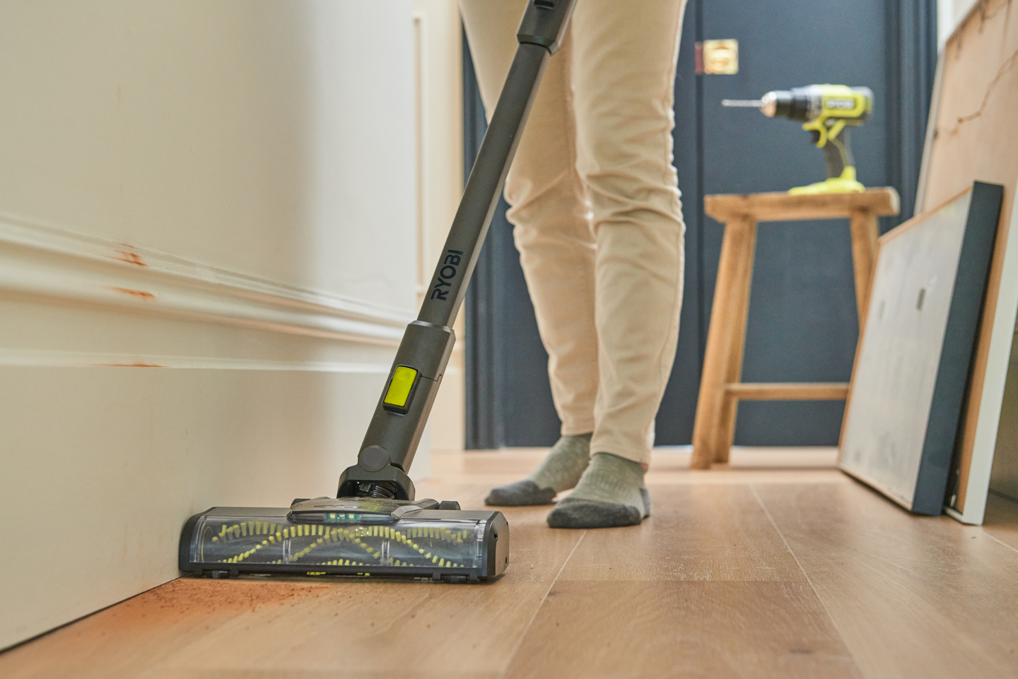 Varsi-imuri Ryobi RSVS18BL-0 18V ONE+ hiiliharjaton moottori ei akkua mukana