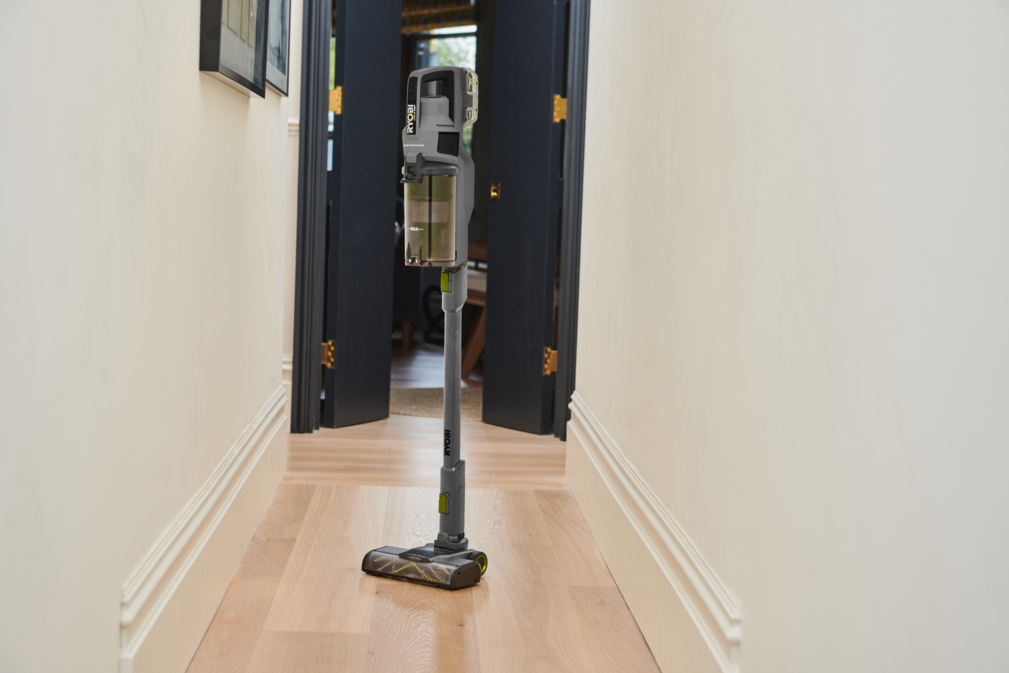 Varsi-imuri Ryobi RSVS18BL-0 18V ONE+ hiiliharjaton moottori ei akkua mukana