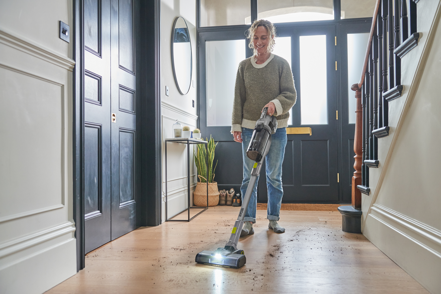 Varsi-imuri Ryobi RSVS18BL-0 18V ONE+ hiiliharjaton moottori ei akkua mukana