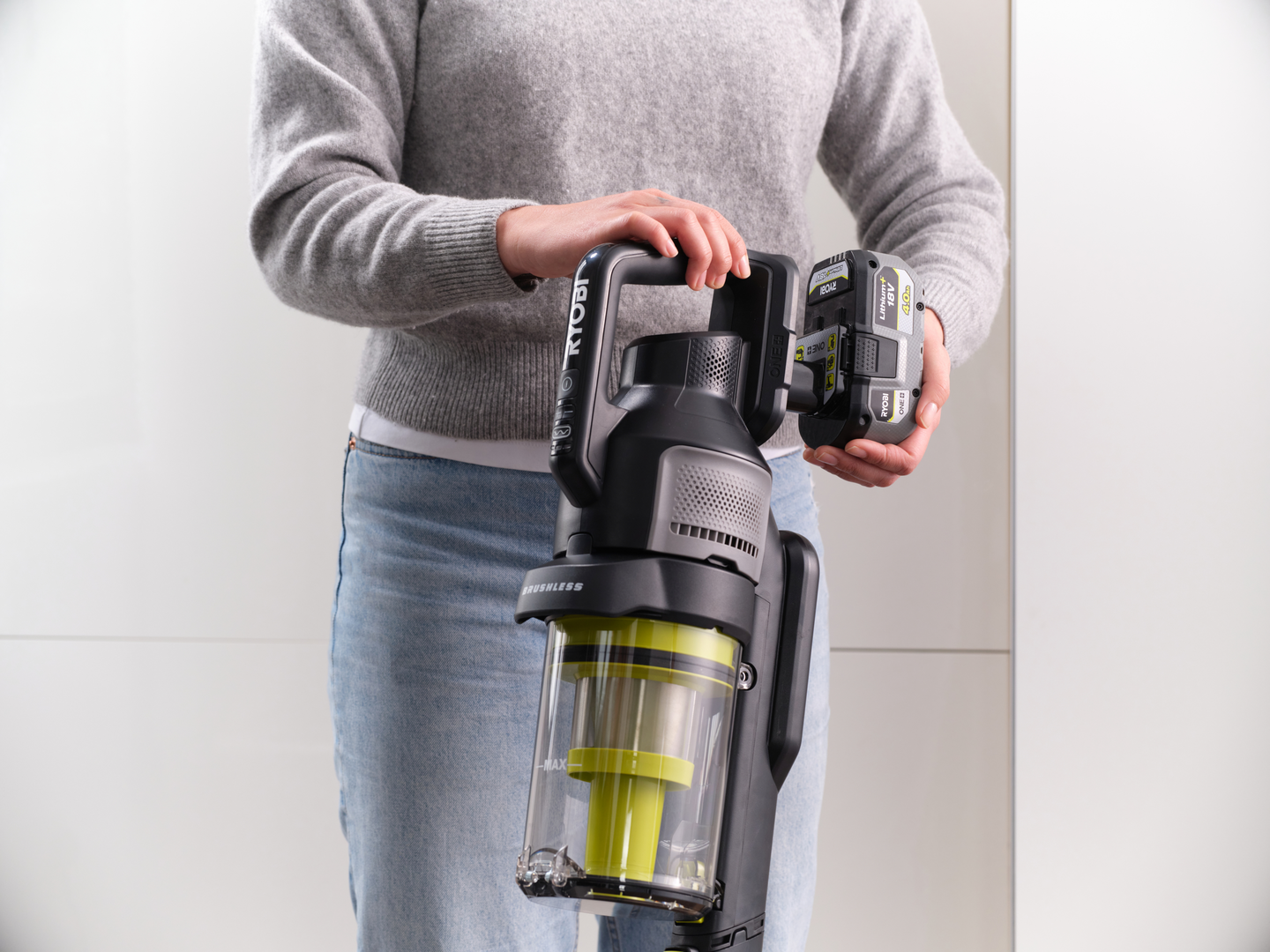 Varsi-imuri Ryobi RASV18BL-0 18V ONE+ hiiliharjaton moottori ei akkua mukana