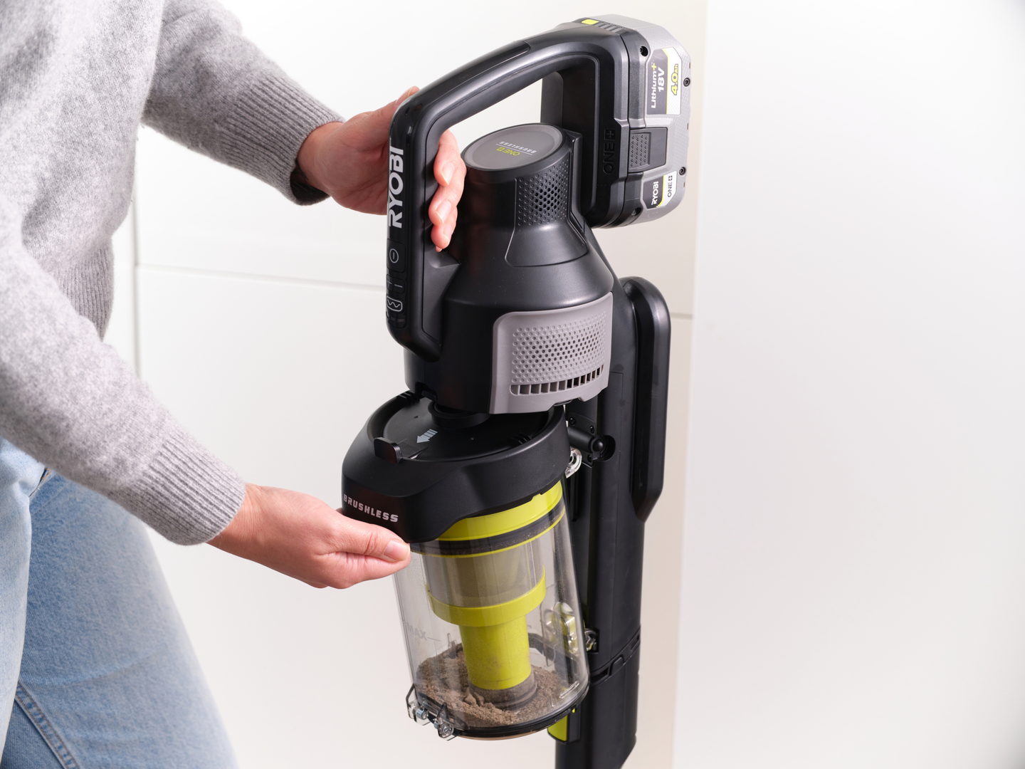 Varsi-imuri Ryobi RASV18BL-0 18V ONE+ hiiliharjaton moottori ei akkua mukana