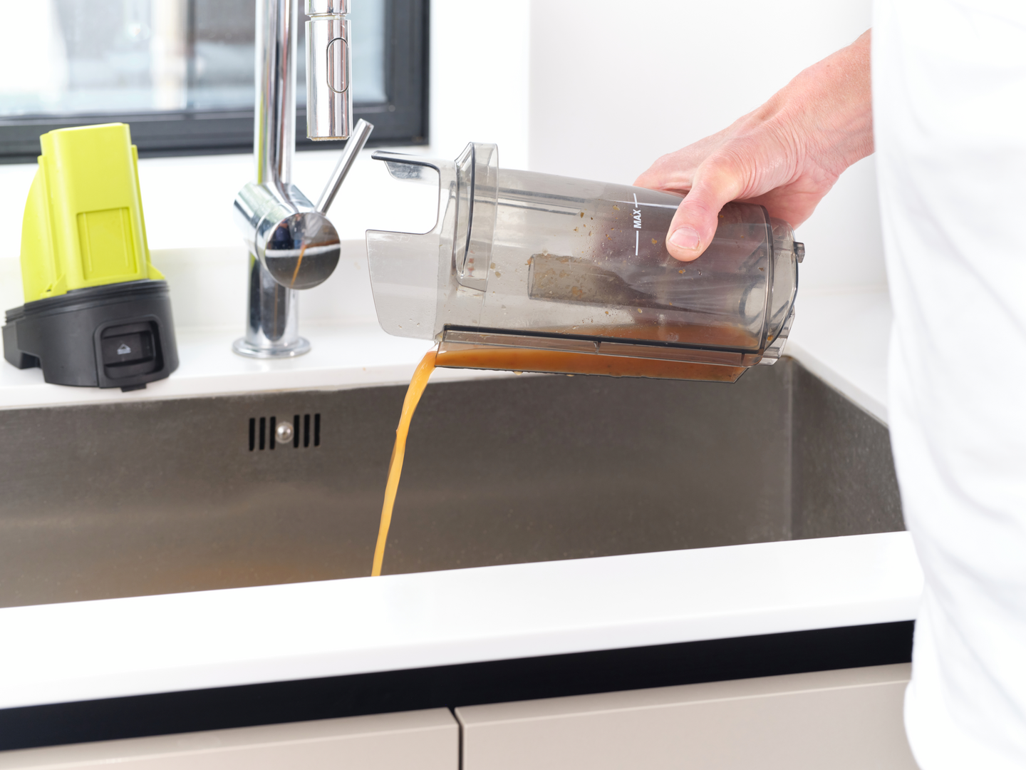 Lattiapesuri Ryobi RHFC18BL-0 18V ONE+ hiiliharjaton moottori ei akkua mukana