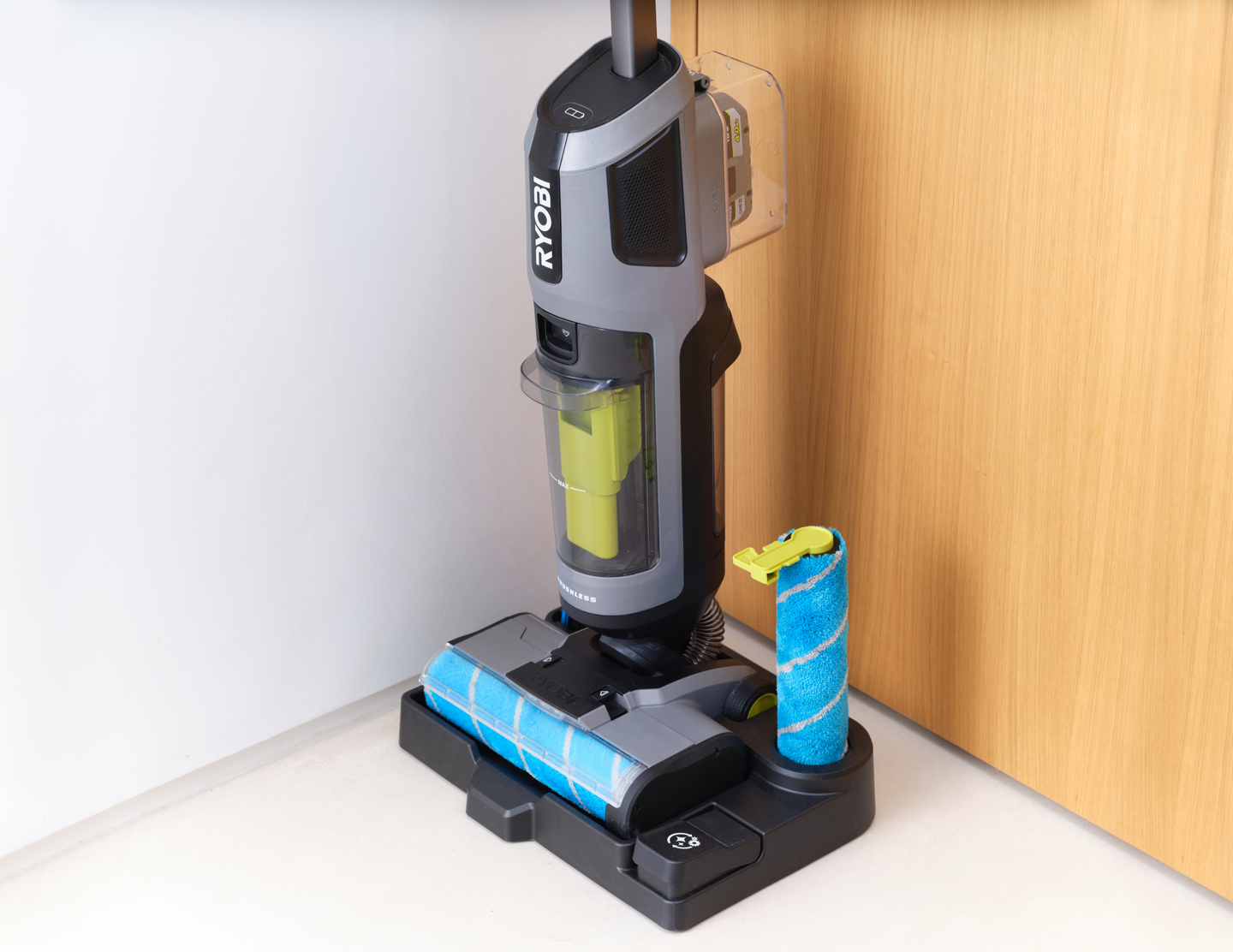 Lattiapesuri Ryobi RHFC18BL-0 18V ONE+ hiiliharjaton moottori ei akkua mukana