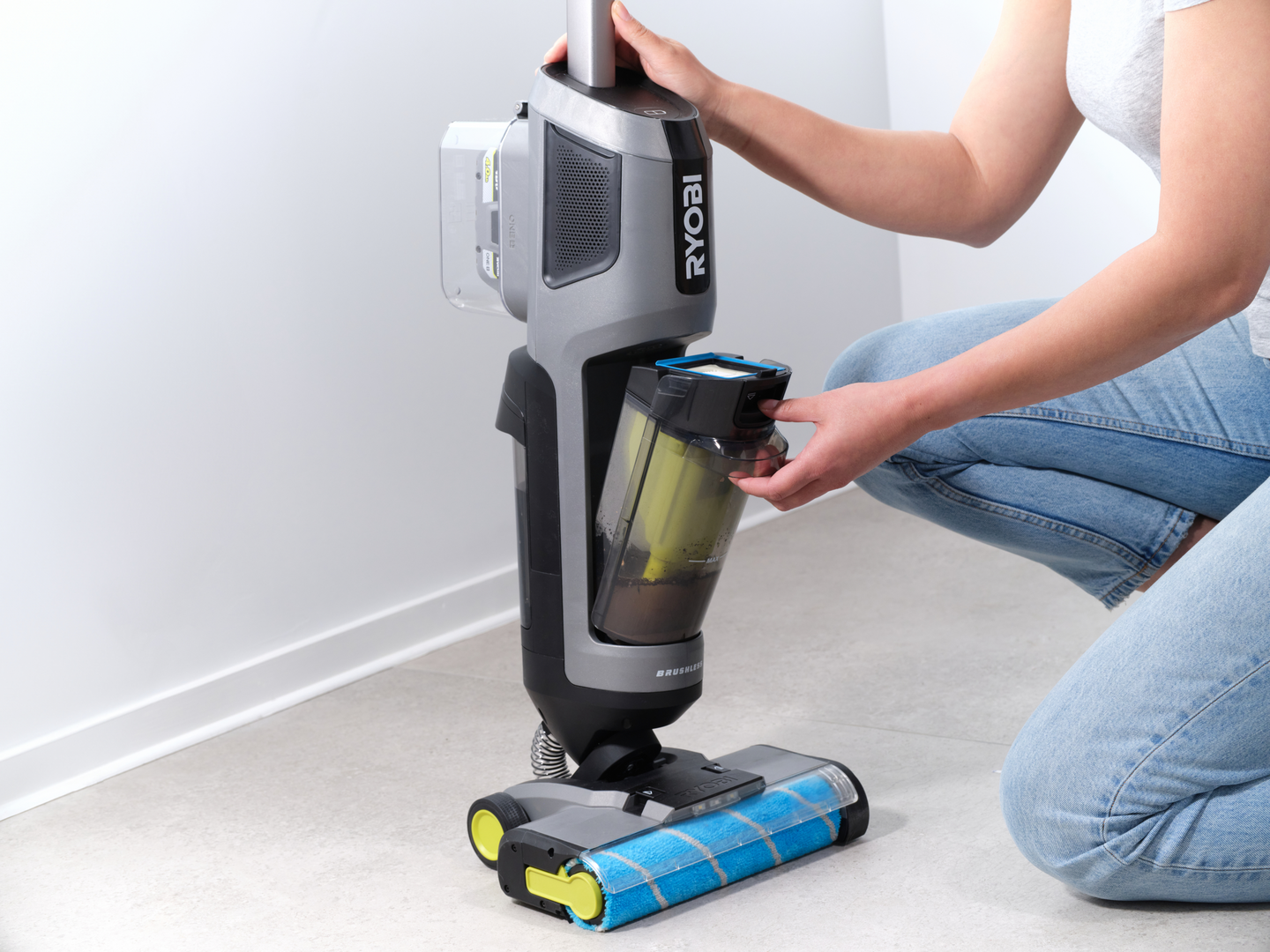 Lattiapesuri Ryobi RHFC18BL-0 18V ONE+ hiiliharjaton moottori ei akkua mukana