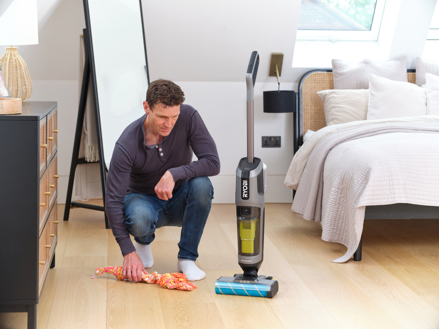 Lattiapesuri Ryobi RHFC18BL-0 18V ONE+ hiiliharjaton moottori ei akkua mukana