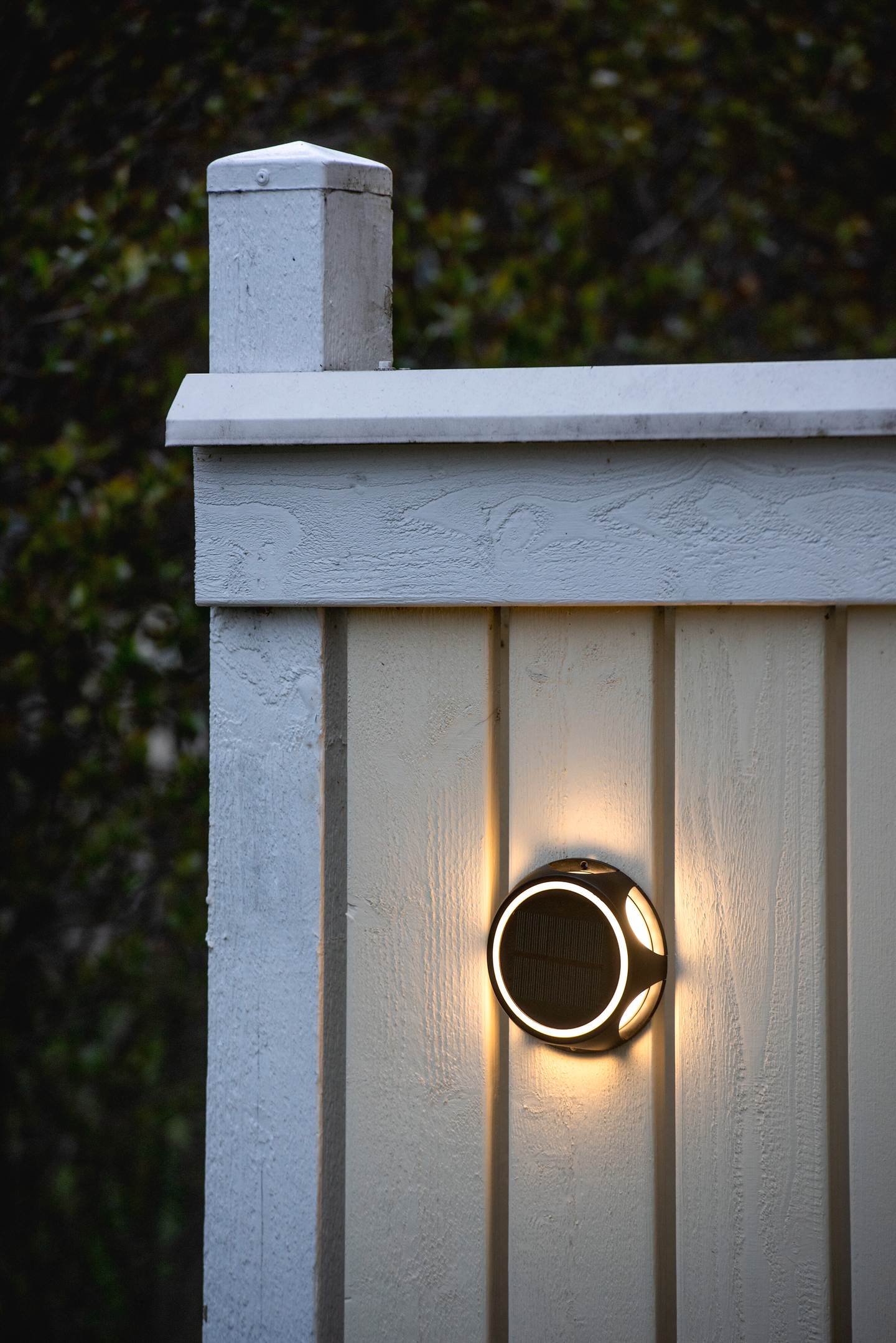 Solar seinä-/maavalaisin Airam Pio R