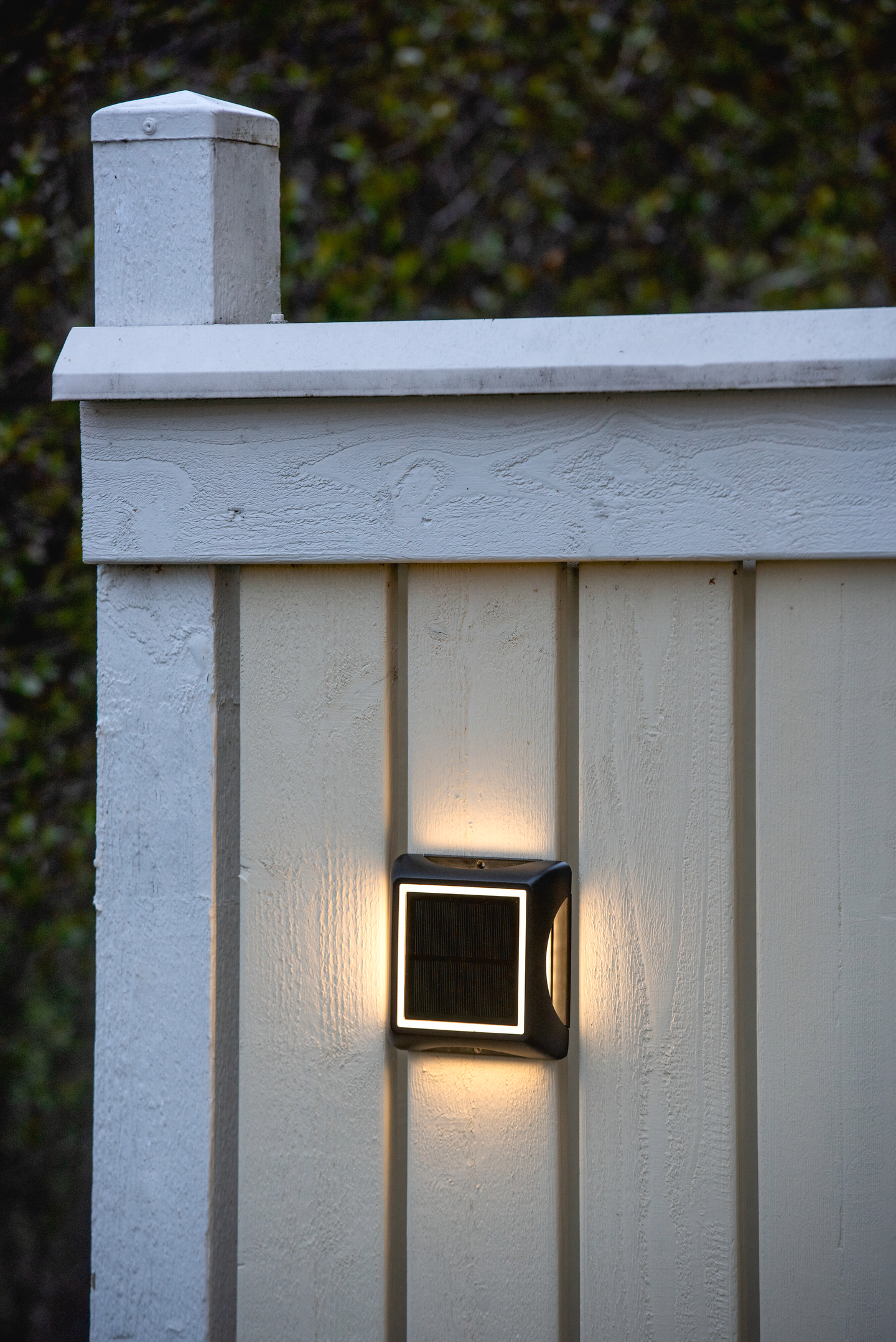 Solar seinä-/maavalaisin Airam Pio Sq