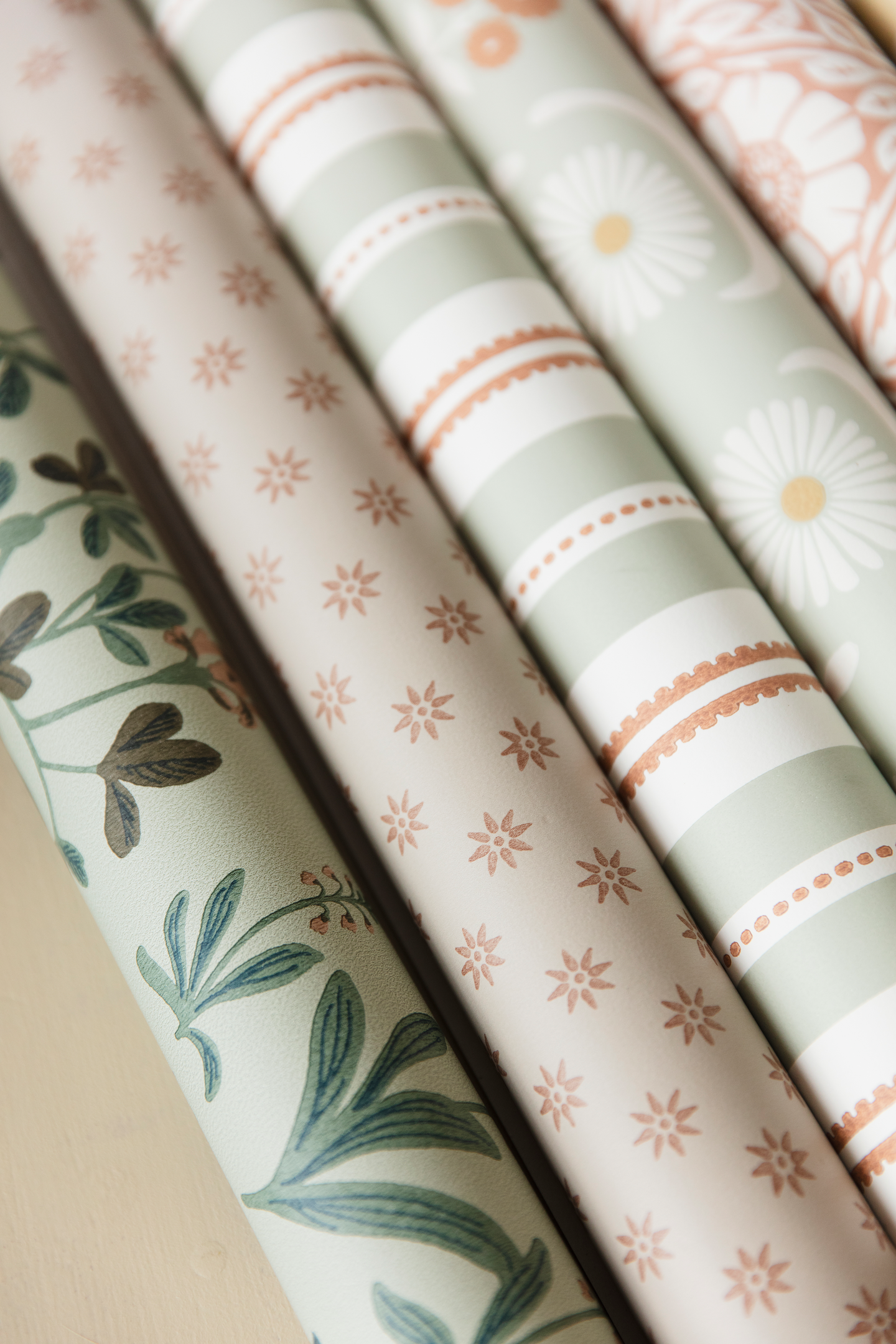 Kuitutapetti Boråstapeter Nordic Folk 5802 Noras Äng 10,05m