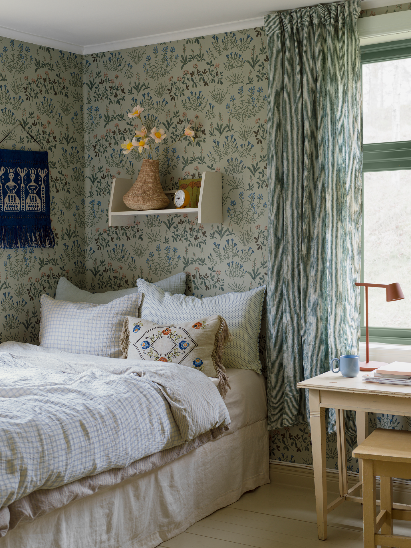 Kuitutapetti Boråstapeter Nordic Folk 5801 Noras Äng 10,05m