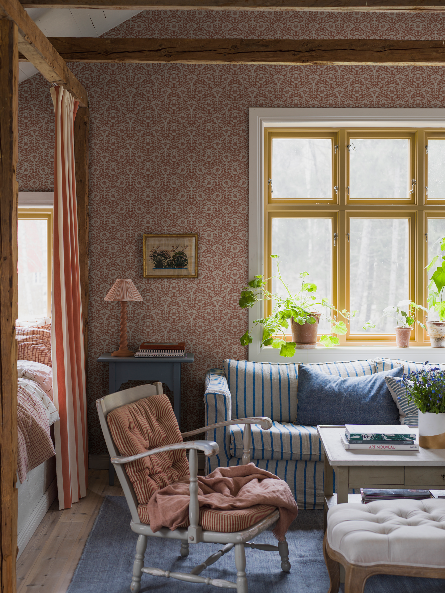 Kuitutapetti Boråstapeter Nordic Folk 5812 Nyponros 10,05m