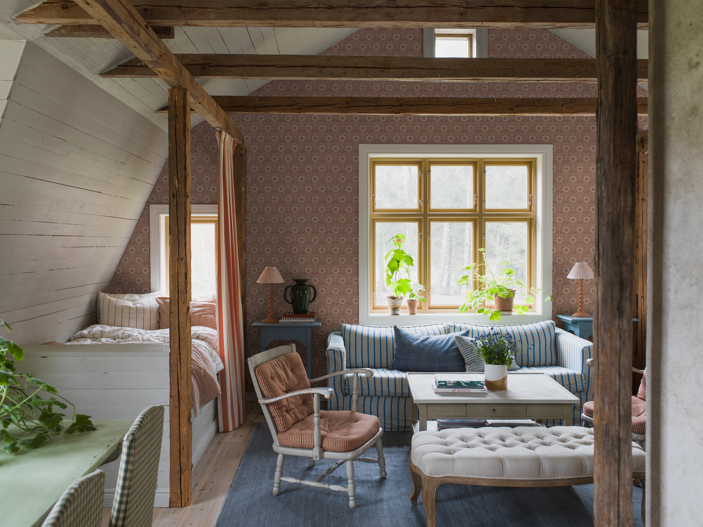 Kuitutapetti Boråstapeter Nordic Folk 5812 Nyponros 10,05m