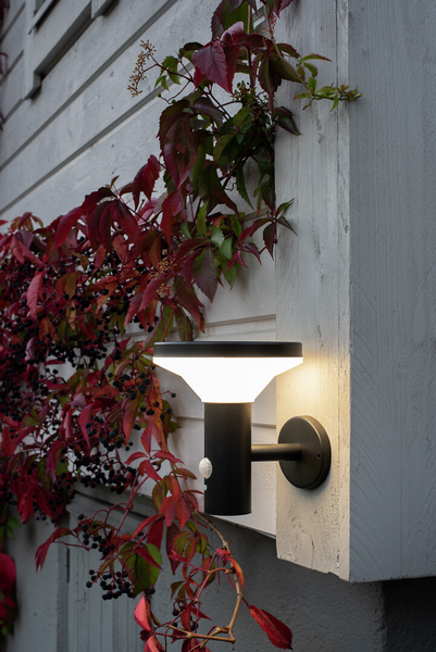 Seinävalaisin Airam Arlo Solar musta