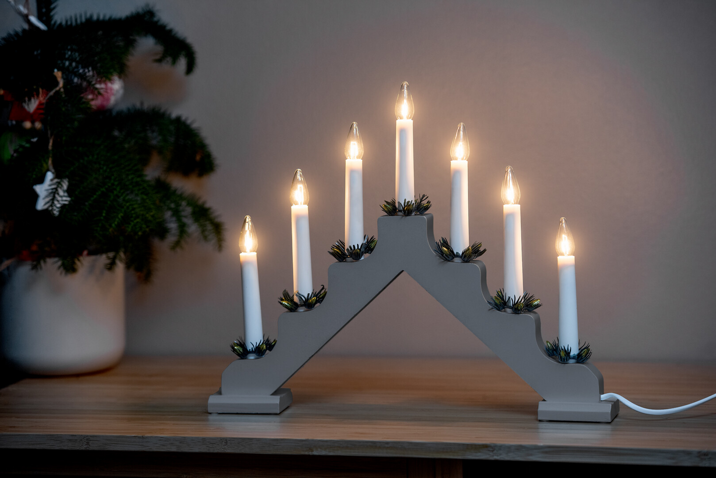 A-kynttelikkö Airam Aina 7-os. Harmaa