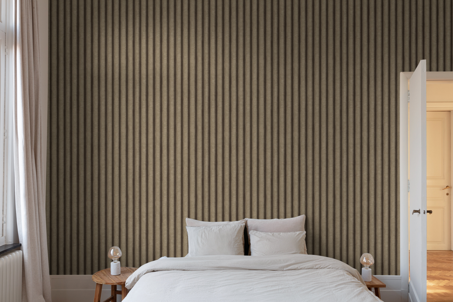 Vinyylitapetti Grandeco Icon 196701 Gilded Stripe 10,05m