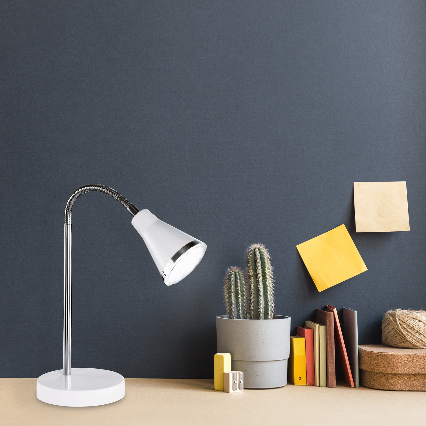 Pöytävalaisin TRIO Arras SMD-led valkoinen