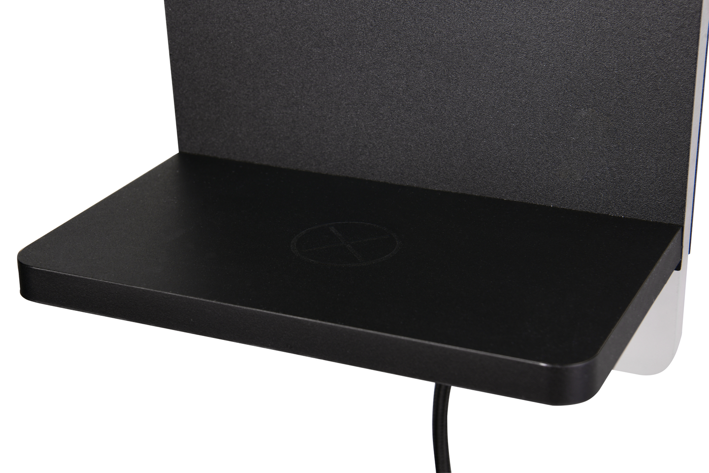 Seinävalaisin TRIO Fairfield led mattamusta induktiivisellä latausasemalla