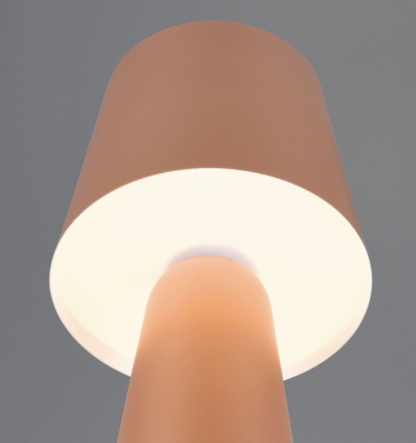 Pöytävalaisin TRIO Nubian E27 kahvinruskea