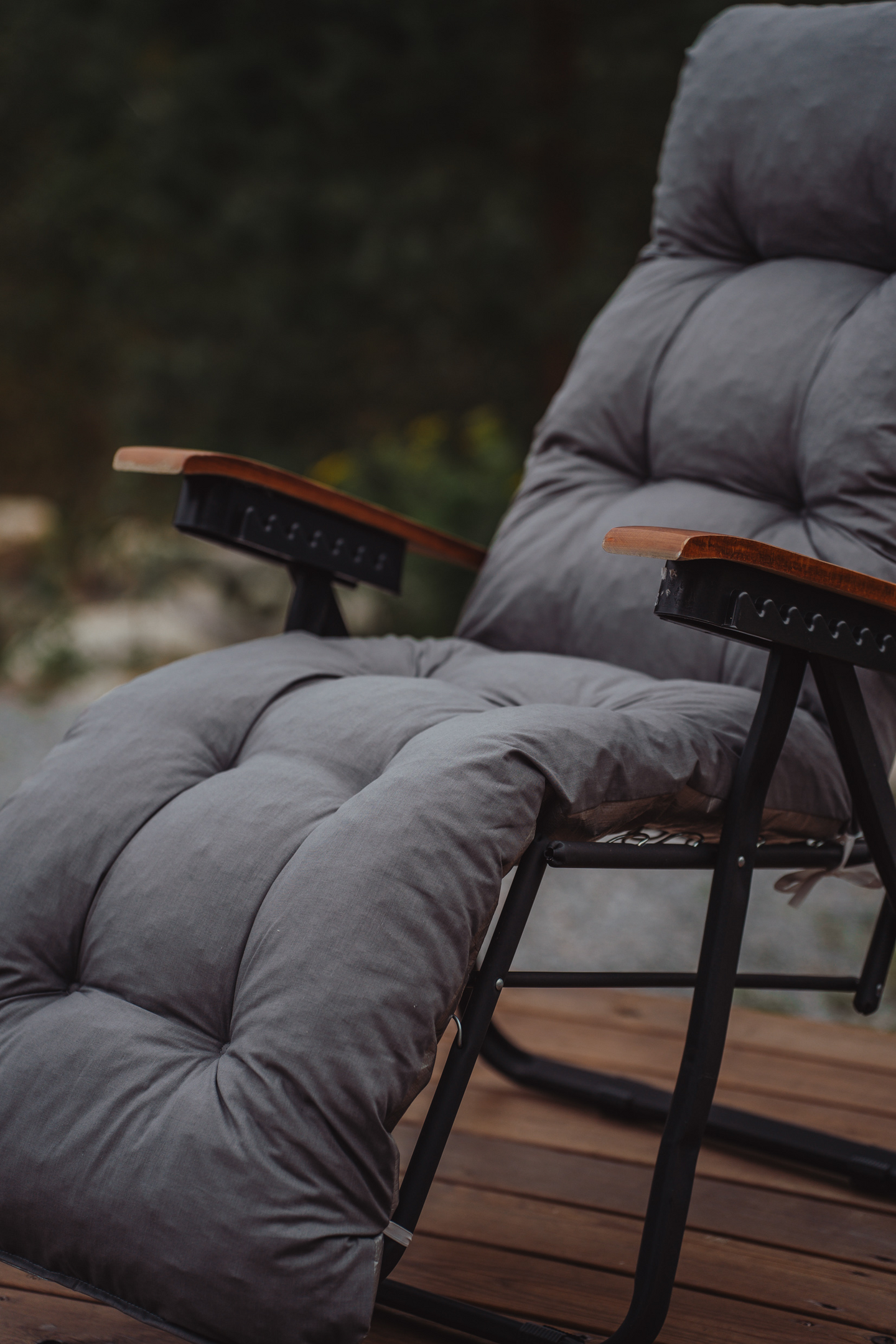 Baden baden -tuoli Varax mustalla rungolla sis. pehmuste 60B harmaa