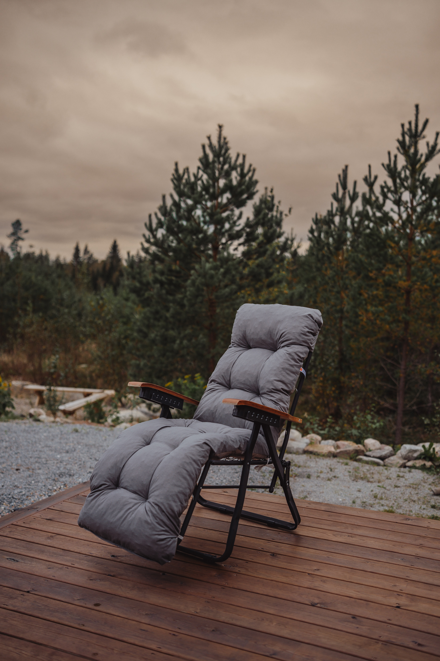 Baden baden -tuoli Varax mustalla rungolla sis. pehmuste 60B harmaa