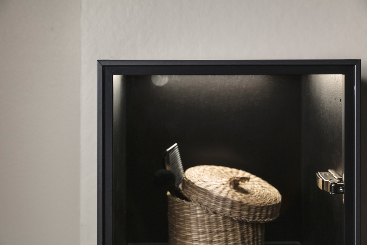 DÖRR SVEDBERGS HÖGSKÅP RAM SVART MATT, KLAR 34,7X159,7X1,6CM