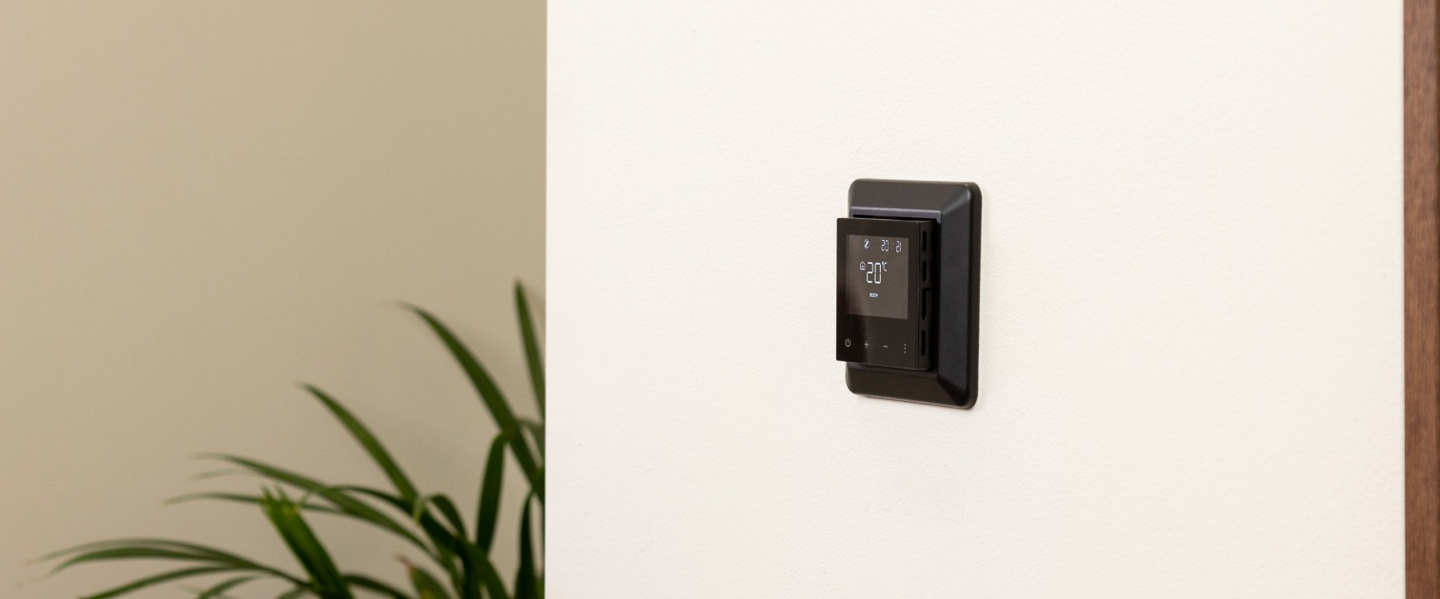 Termostaatti Futurehome älykoti 16A Zigbee 3.0 musta