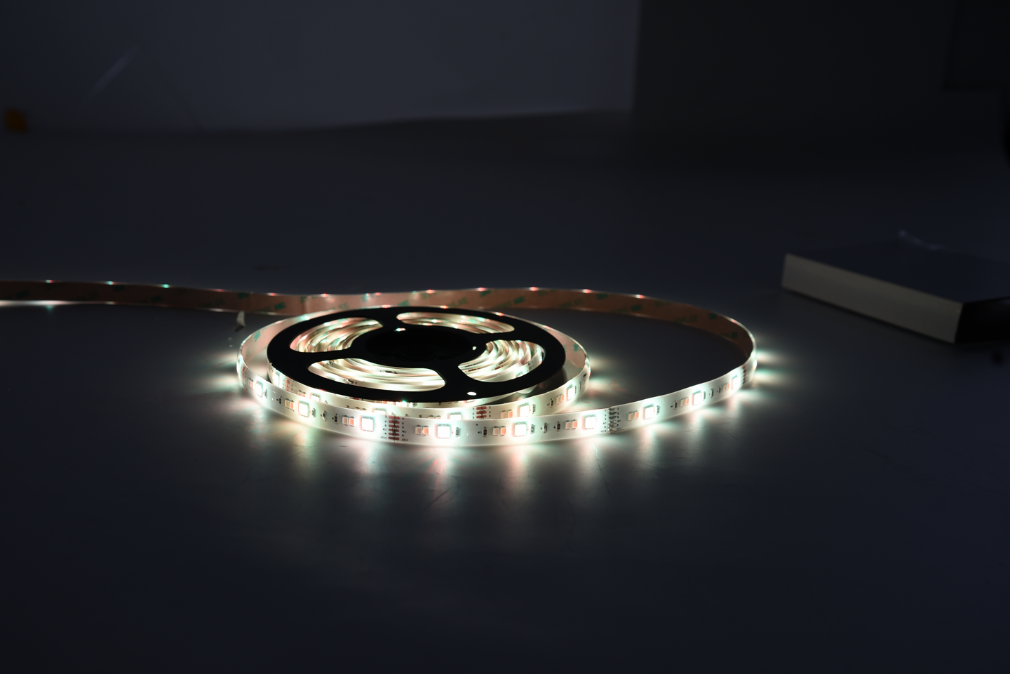 Valonauha Emax Smart Home 6,5W/m RGB+CCT 280lm/m IP20/IP44 Wi-Fi 3m